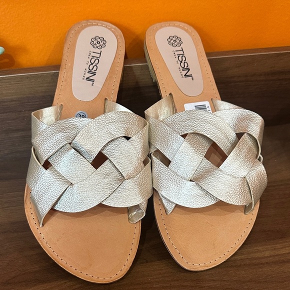 NEW TISSINI Woven Cream Sandals - Picture 1 of 4